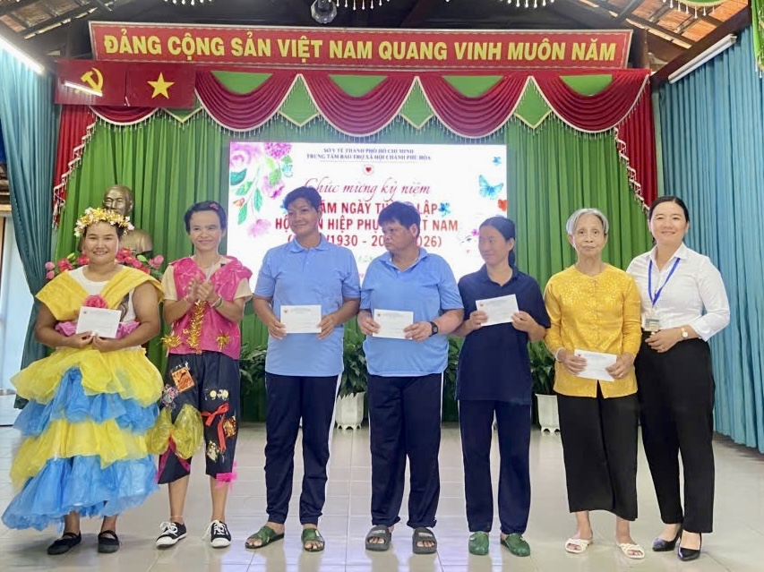 Biểu dương và thưởng cho đối tượng bảo trợ xã hội tiêu biểu
