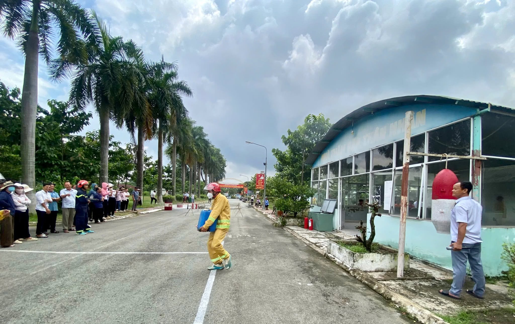 TRUNG TÂM BẢO TRỢ XÃ HỘI CHÁNH PHÚ HÒA TỔ CHỨC TẬP HUẤN, DIỄN TẬP PHÒNG CHÁY, CHỮA CHÁY VÀ CỨU NẠN, CỨU H