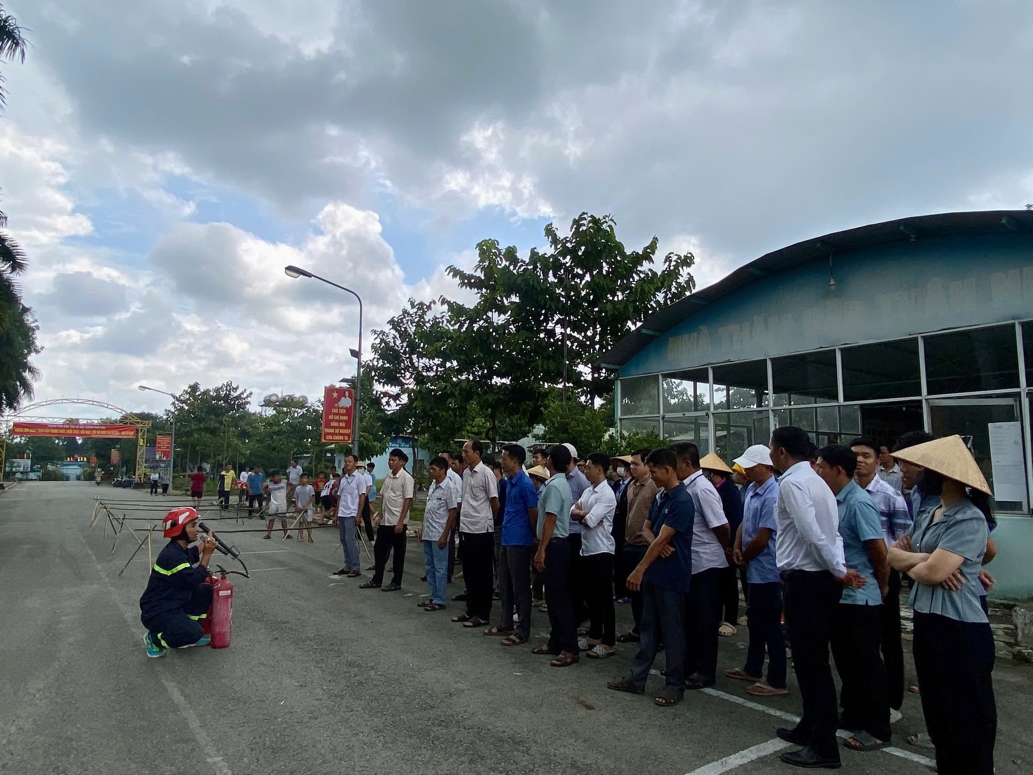 TRUNG TÂM BẢO TRỢ XÃ HỘI CHÁNH PHÚ HÒA TỔ CHỨC TẬP HUẤN, DIỄN TẬP PHÒNG CHÁY, CHỮA CHÁY VÀ CỨU NẠN, CỨU H