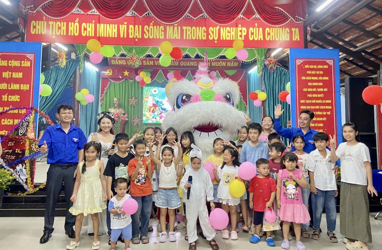 VẦNG TRĂNG TUỔI THƠ – ẤM ÁP YÊU THƯƠNG